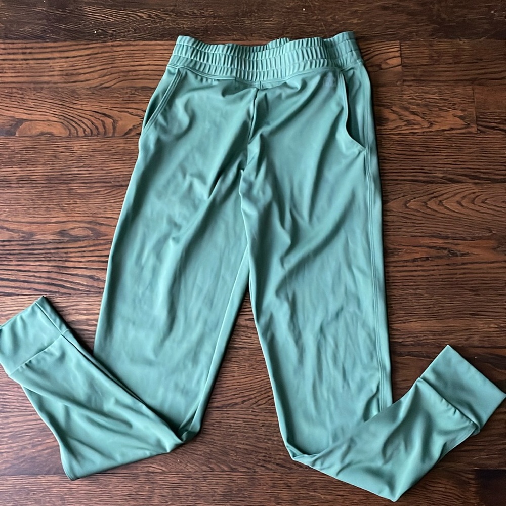 NWT- active jogger pants size Small